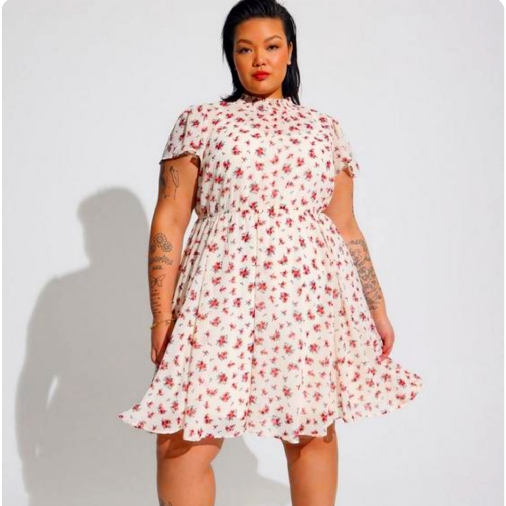 NWT Torrid high neck smocked floral mini with keyhole neck sz M/L 00 10